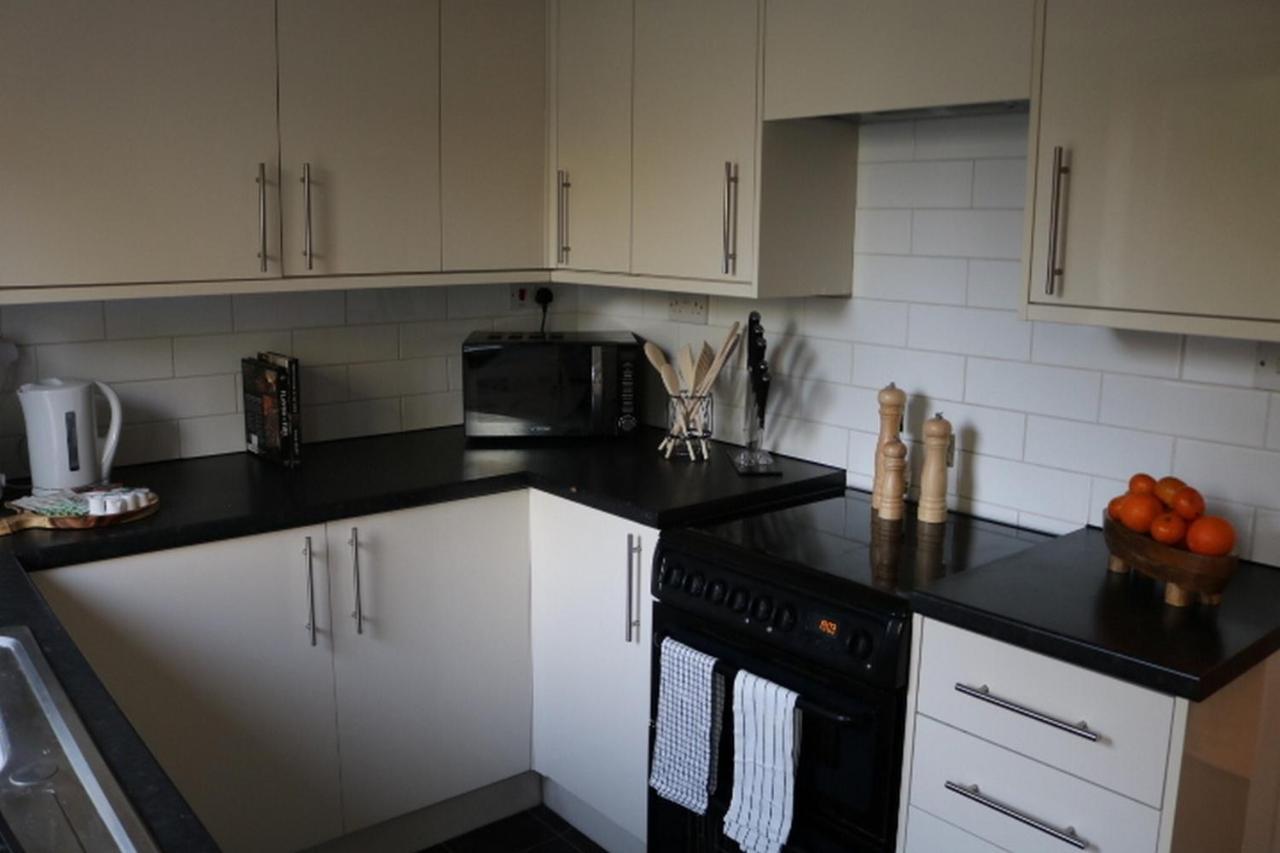 Вилла Charming 2 Bed House - Family Friendly Ноттингем Экстерьер фото