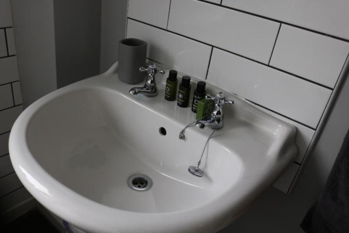 Вилла Charming 2 Bed House - Family Friendly Ноттингем Номер фото